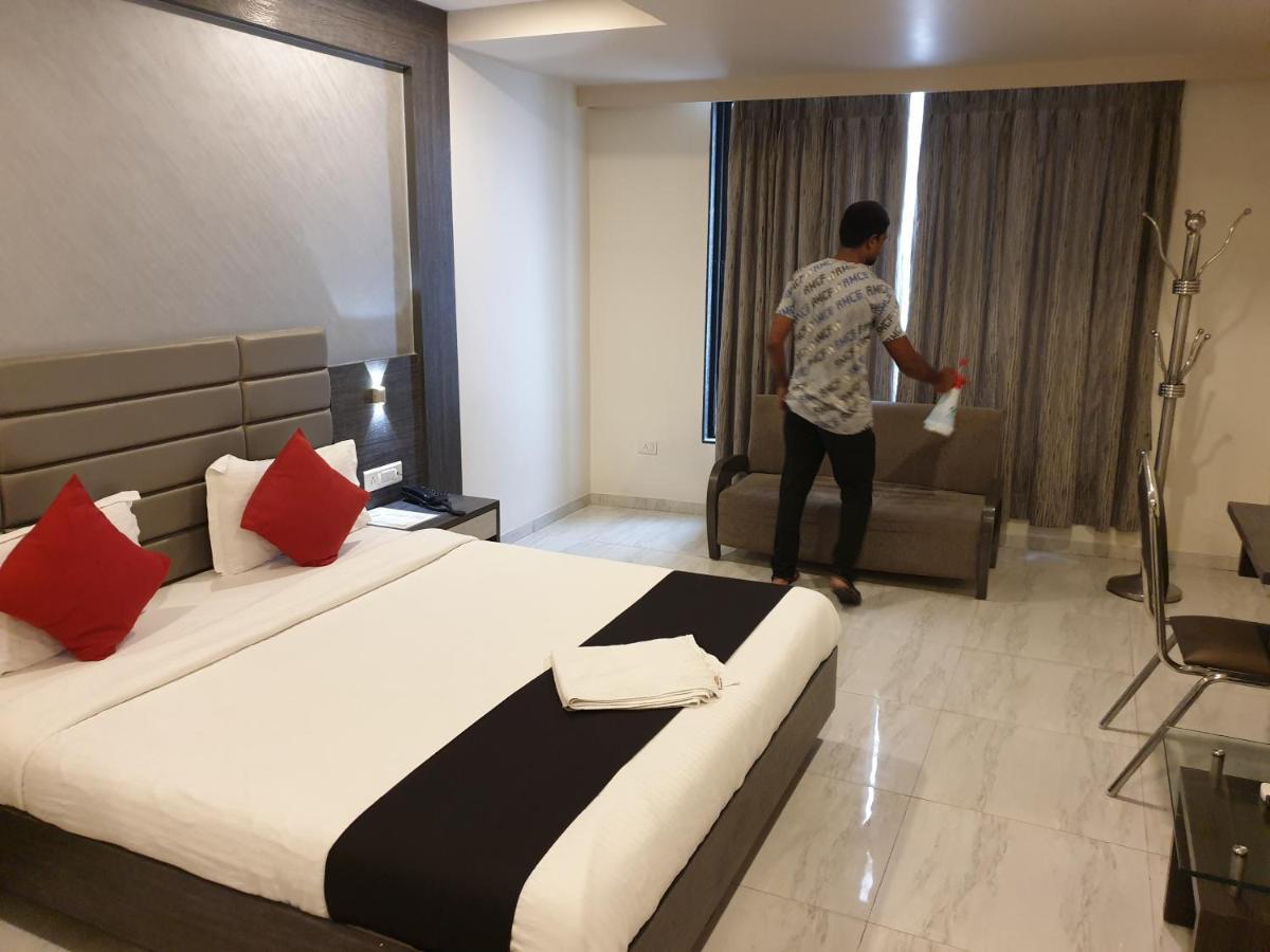 Hotel Unity Ahmedabad Buitenkant foto