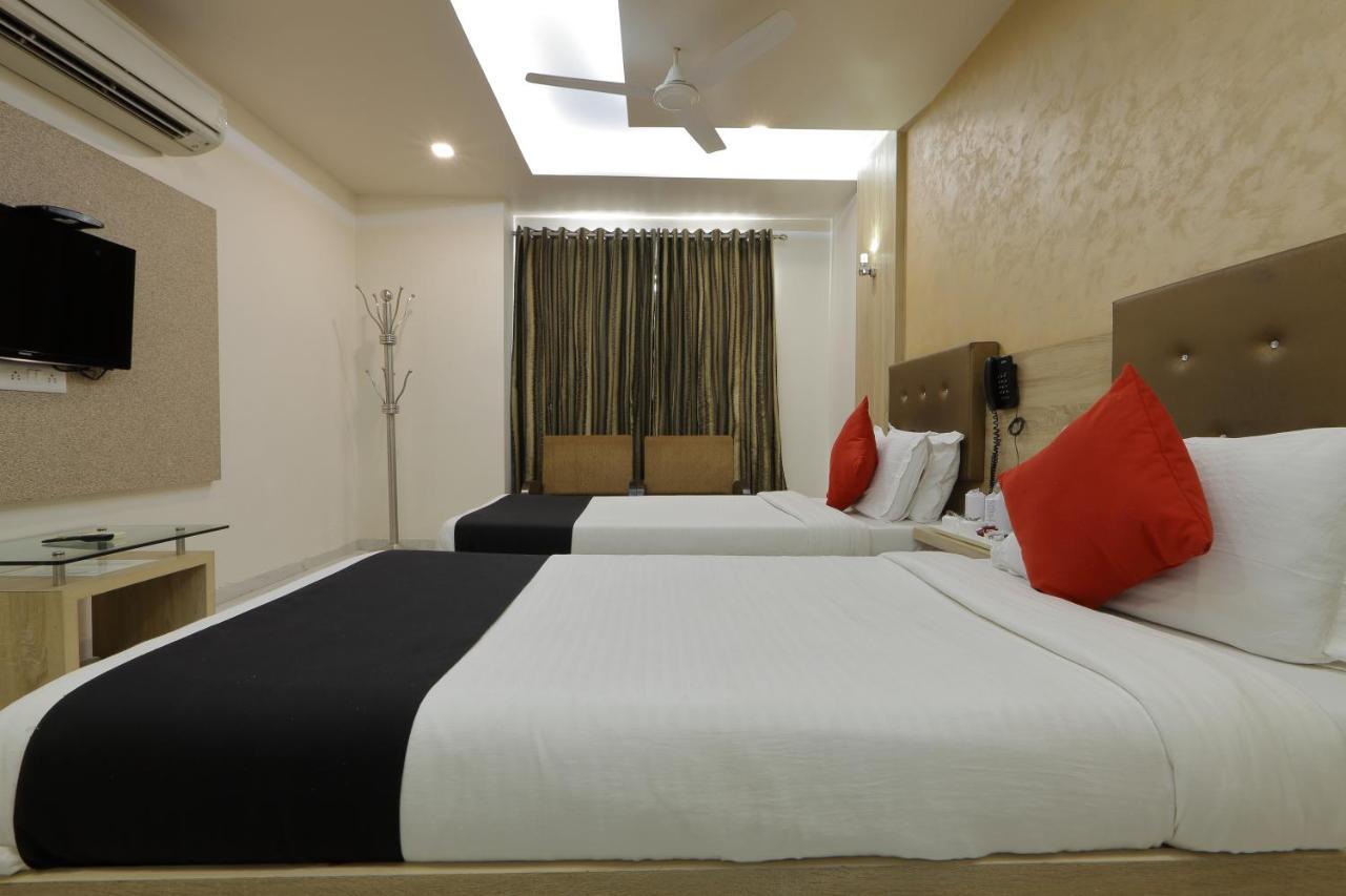 Hotel Unity Ahmedabad Buitenkant foto