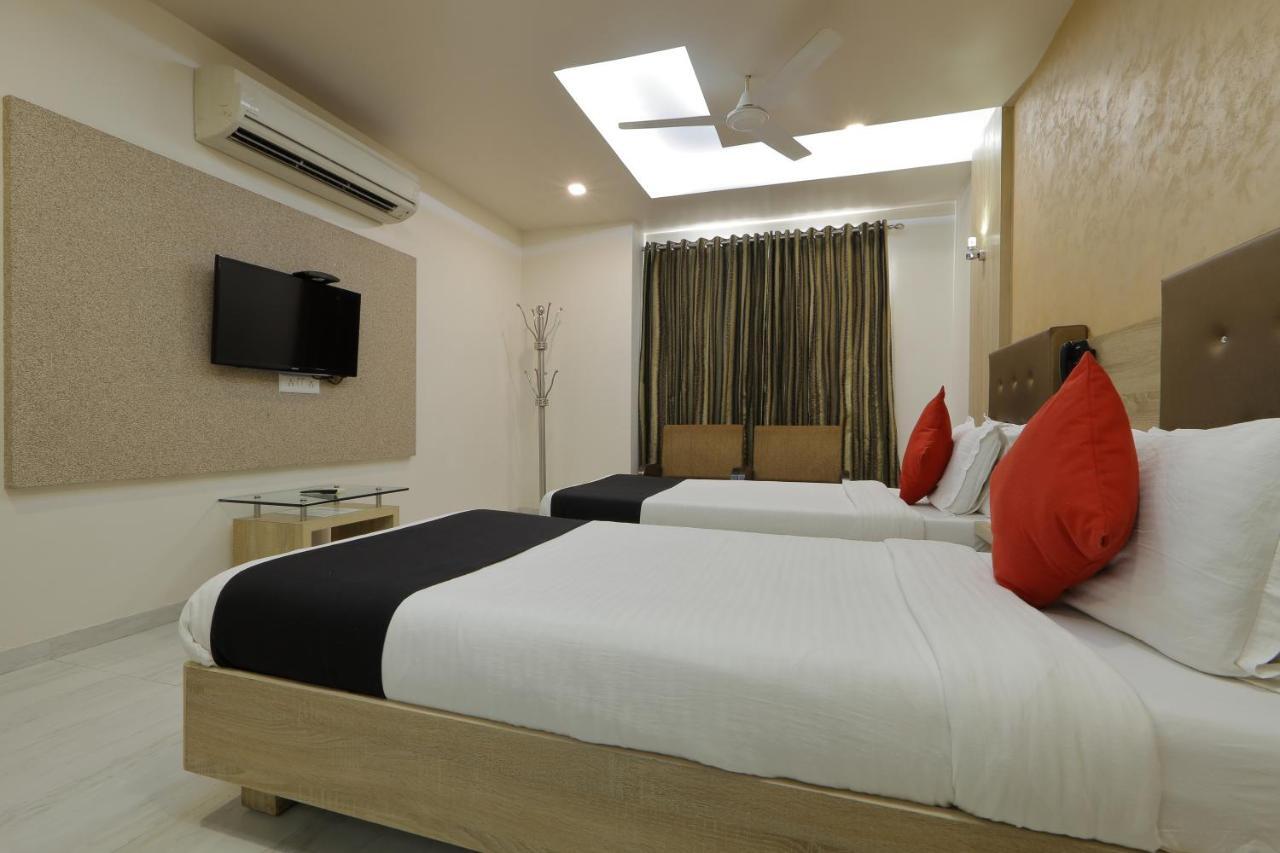 Hotel Unity Ahmedabad Buitenkant foto