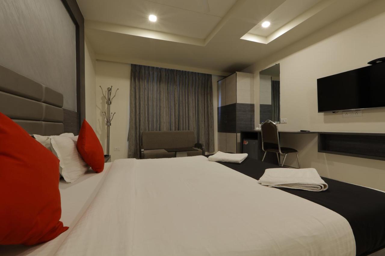 Hotel Unity Ahmedabad Buitenkant foto