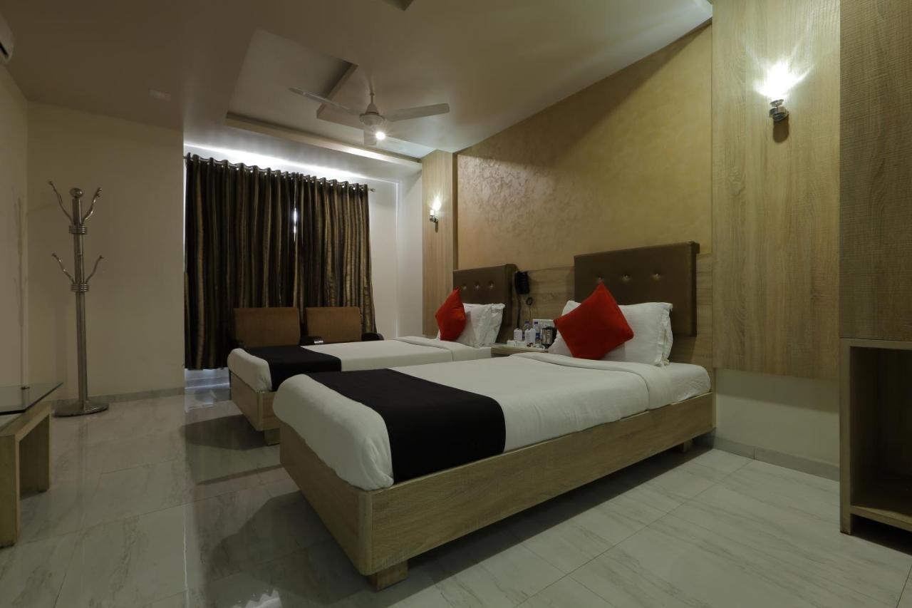 Hotel Unity Ahmedabad Buitenkant foto