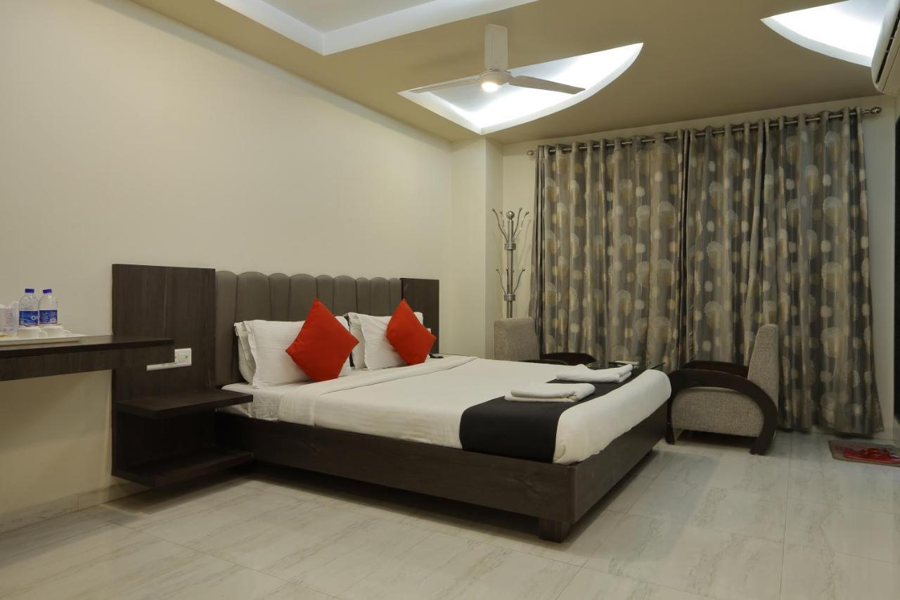 Hotel Unity Ahmedabad Buitenkant foto