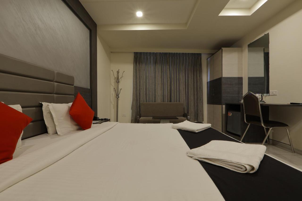 Hotel Unity Ahmedabad Buitenkant foto