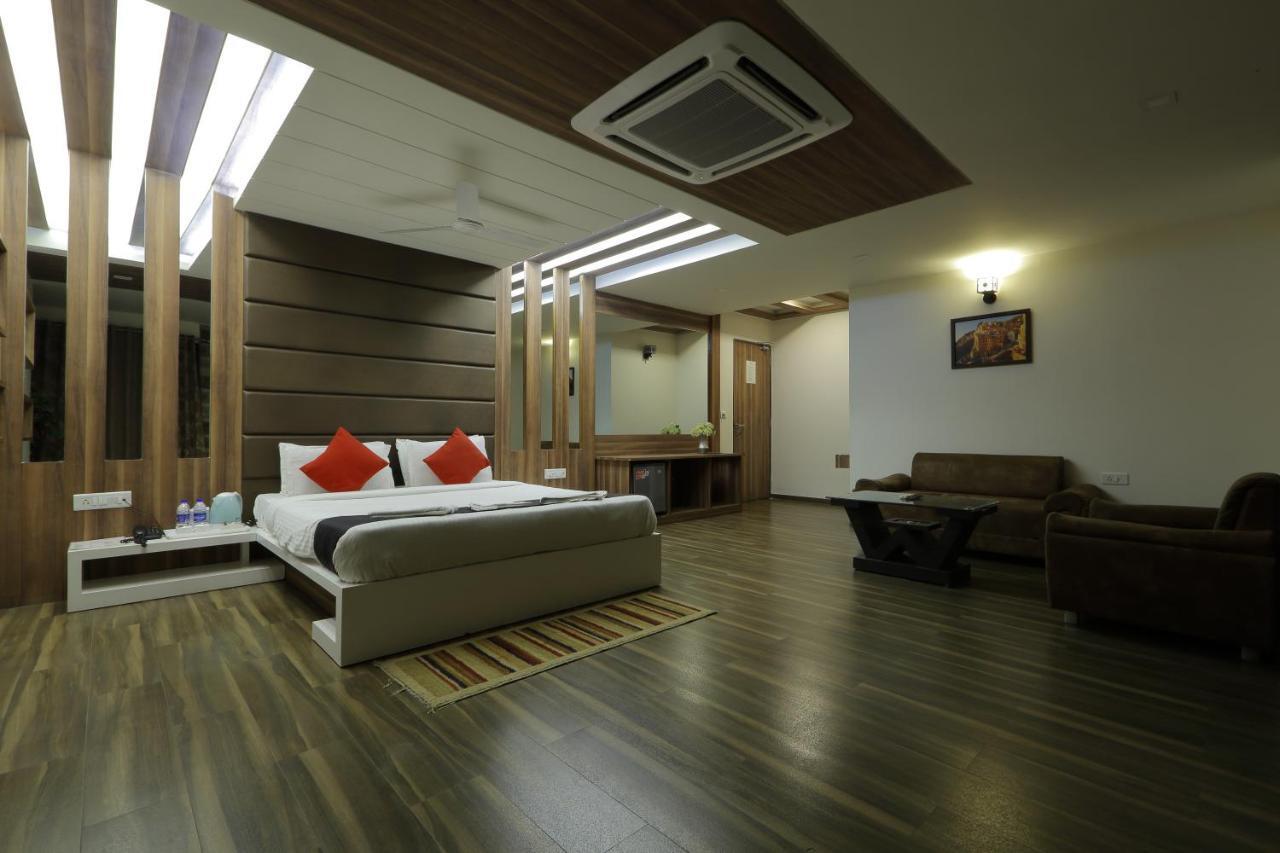 Hotel Unity Ahmedabad Buitenkant foto