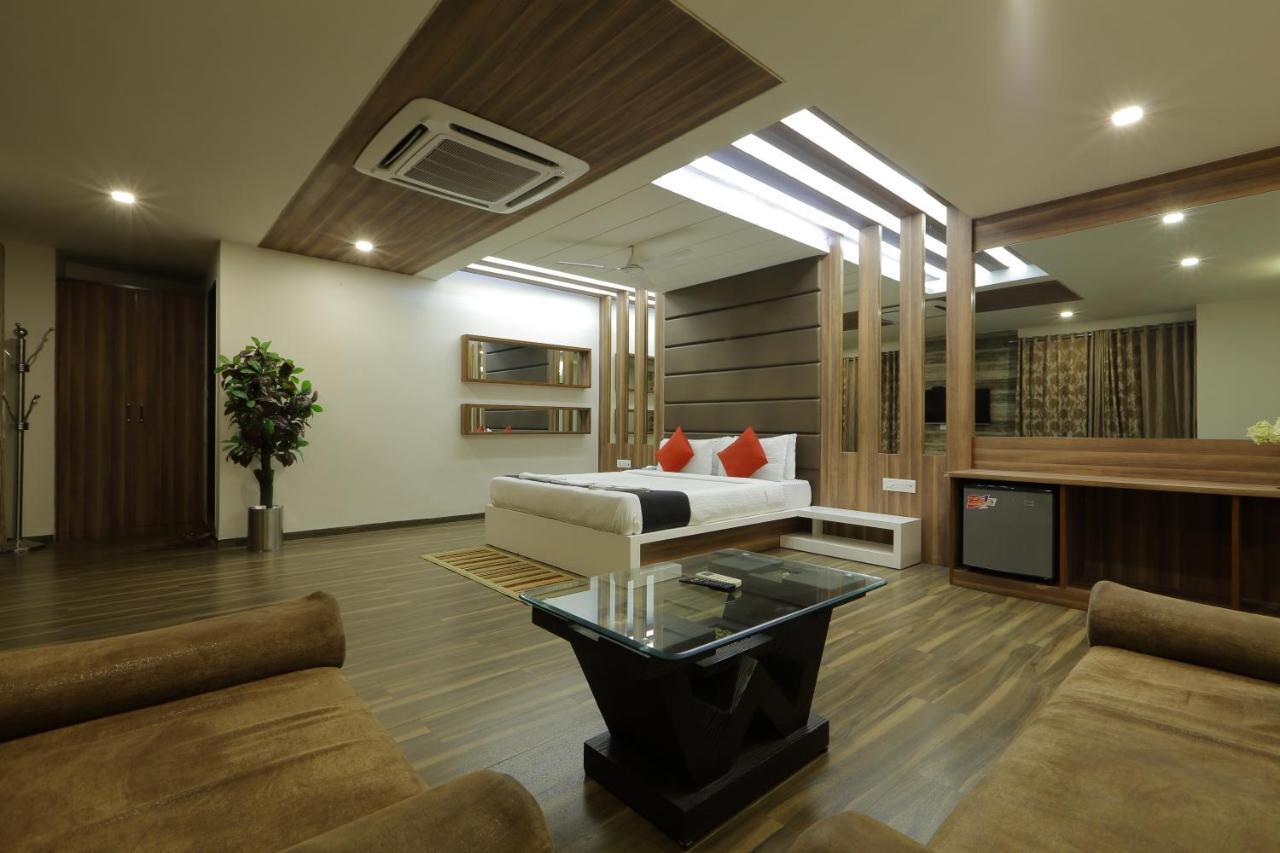Hotel Unity Ahmedabad Buitenkant foto