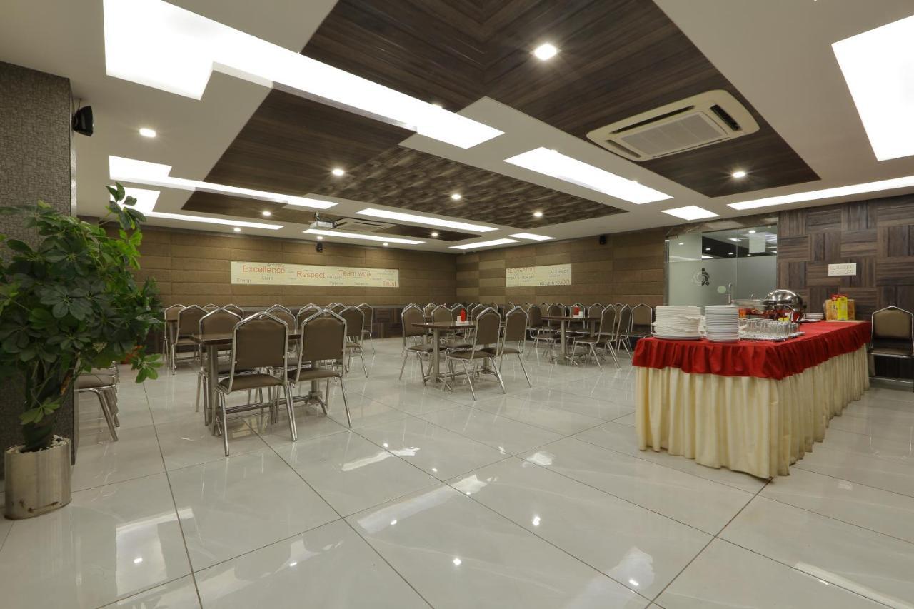 Hotel Unity Ahmedabad Buitenkant foto