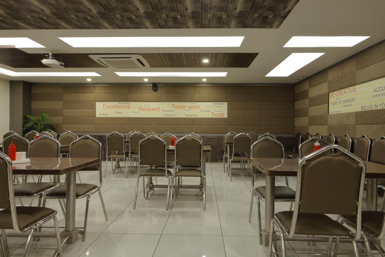 Hotel Unity Ahmedabad Buitenkant foto