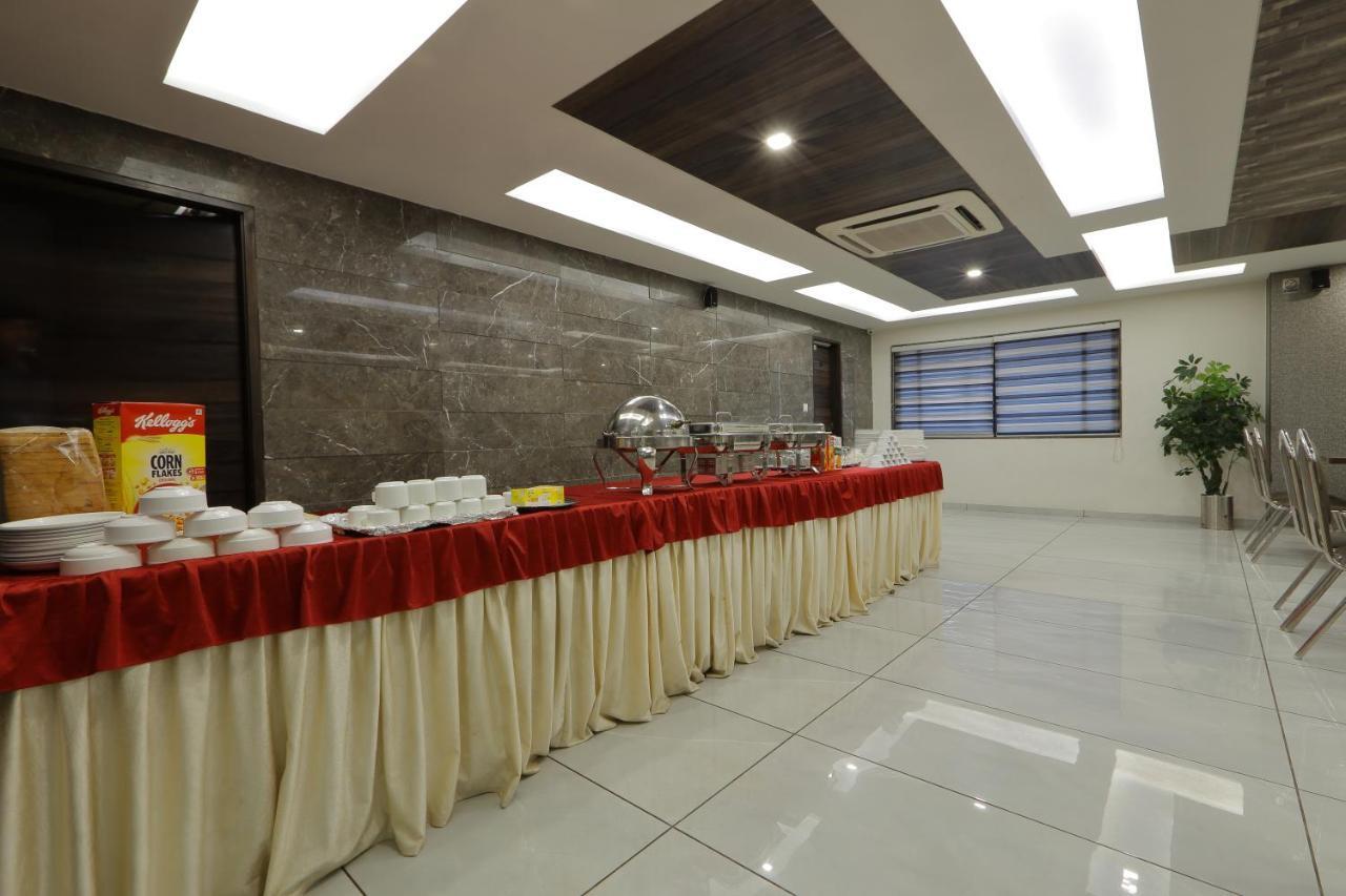 Hotel Unity Ahmedabad Buitenkant foto