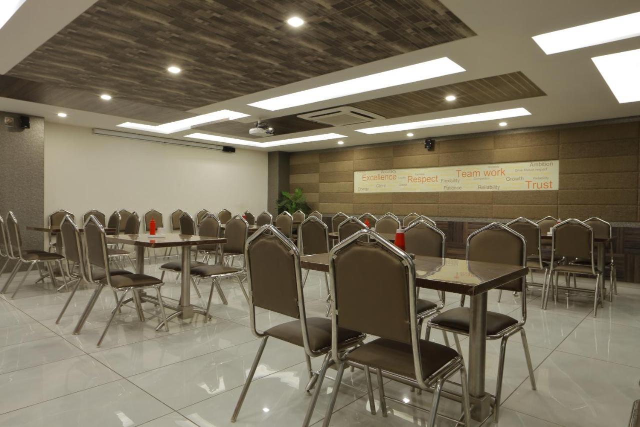 Hotel Unity Ahmedabad Buitenkant foto