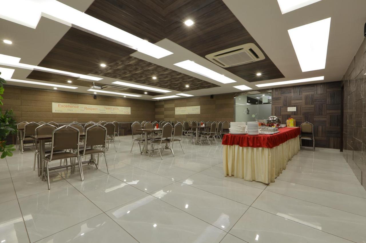 Hotel Unity Ahmedabad Buitenkant foto