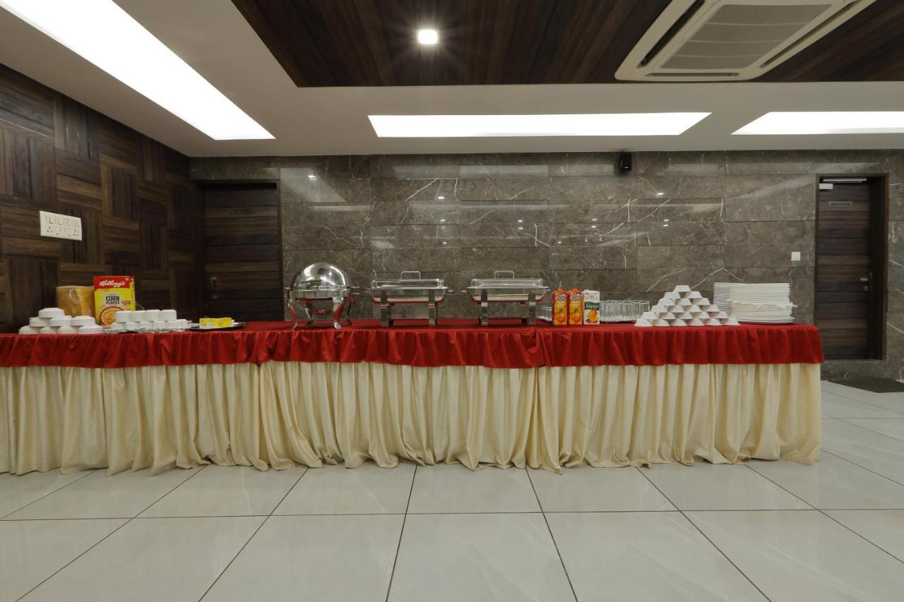 Hotel Unity Ahmedabad Buitenkant foto