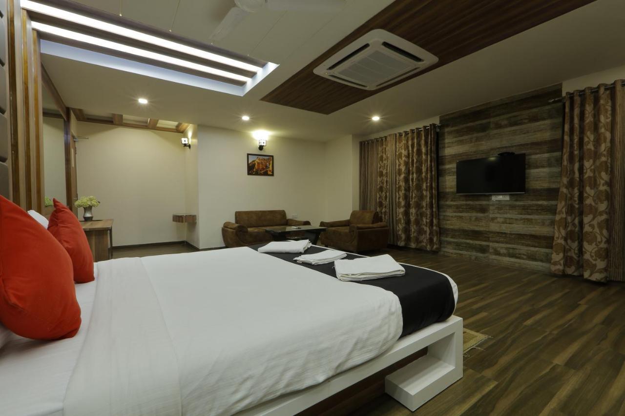 Hotel Unity Ahmedabad Buitenkant foto
