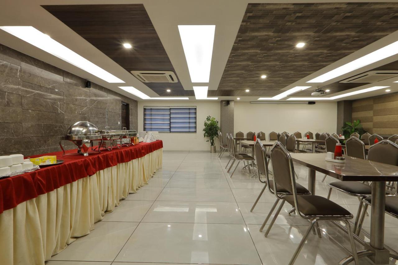 Hotel Unity Ahmedabad Buitenkant foto