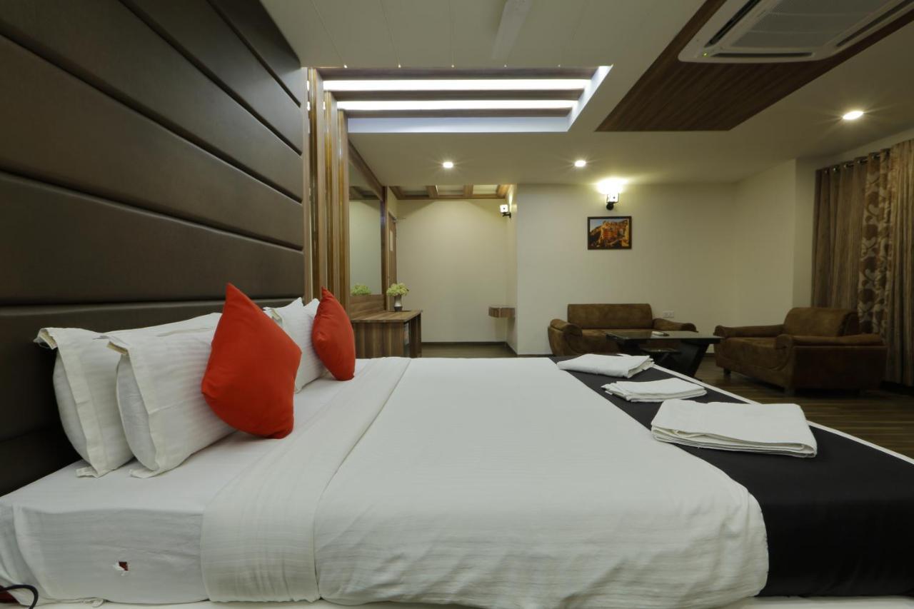 Hotel Unity Ahmedabad Buitenkant foto