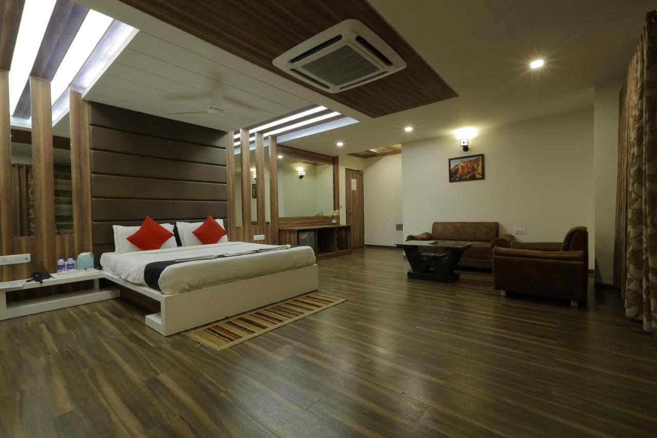 Hotel Unity Ahmedabad Buitenkant foto
