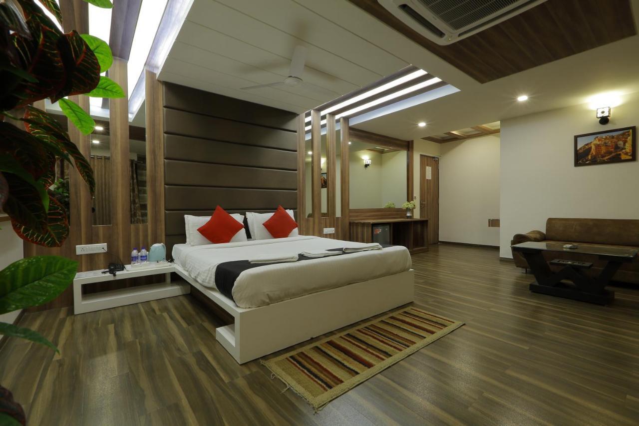 Hotel Unity Ahmedabad Buitenkant foto